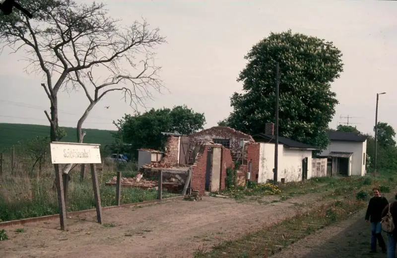 Schwinkendorf an der Strecke Waren - Dargun, nicht 1945 sondern am 29. Mai 1996.