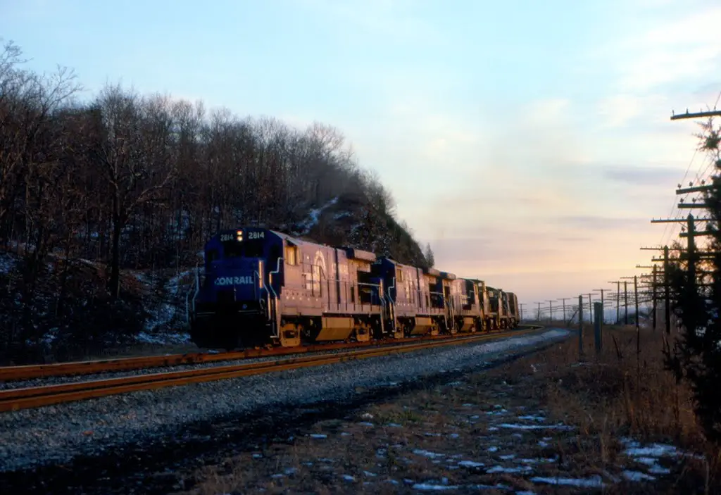 Northbound Conrail Freight Train Opse With Ge B23 7 No 2814 In The Lead At Poughkeepsie Ny Mapio Net