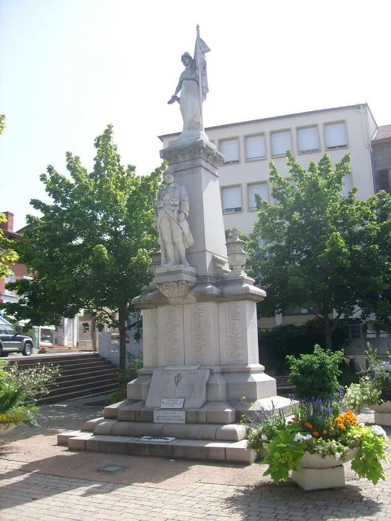 71-Chauffailles monument aux morts