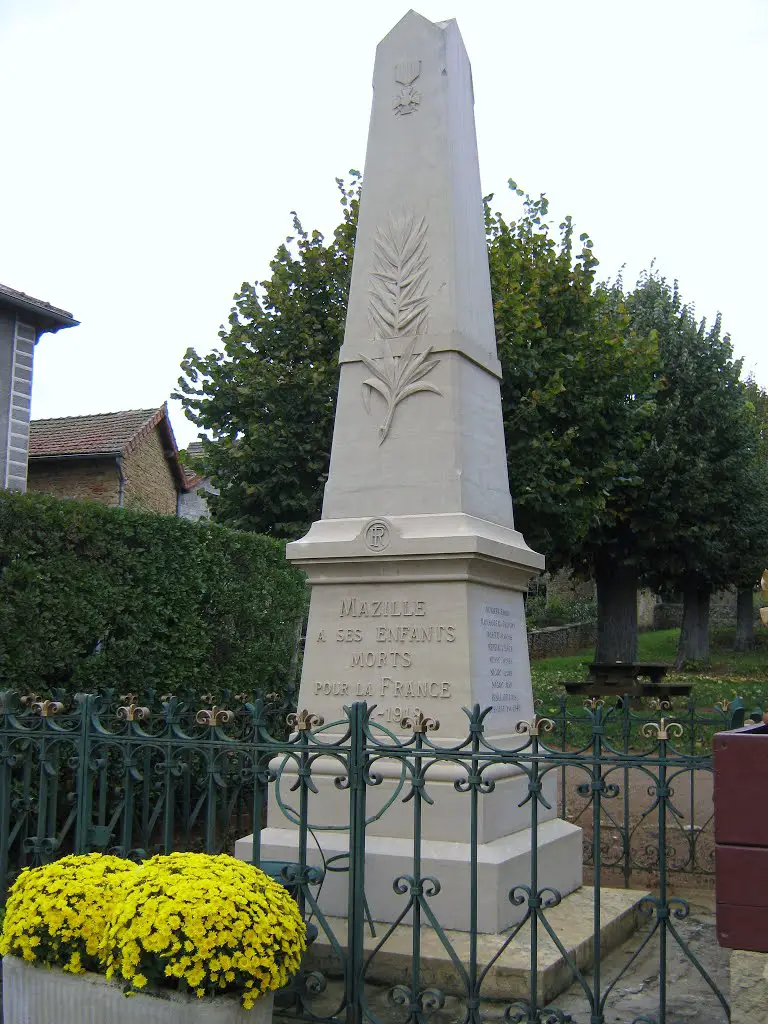 71-Mazille monument aux morts
