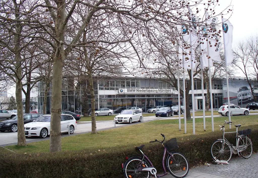 In zicht doel Defecte BMW Niederlassung München | Mapio.net