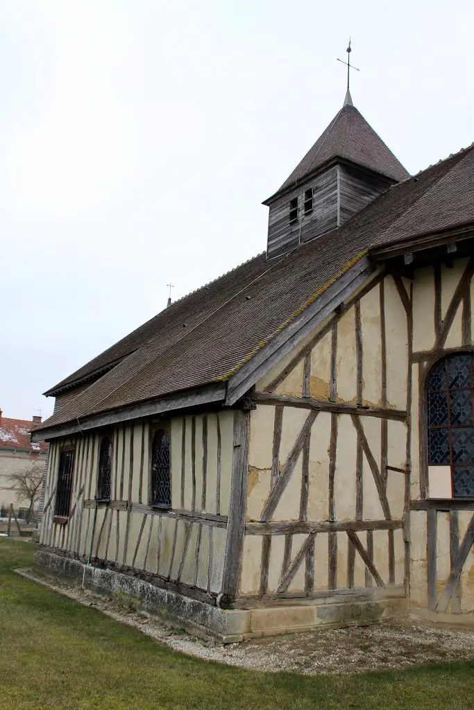 Eglise Saint-Léger à Saint-Léger-sous-Margerie (2013)