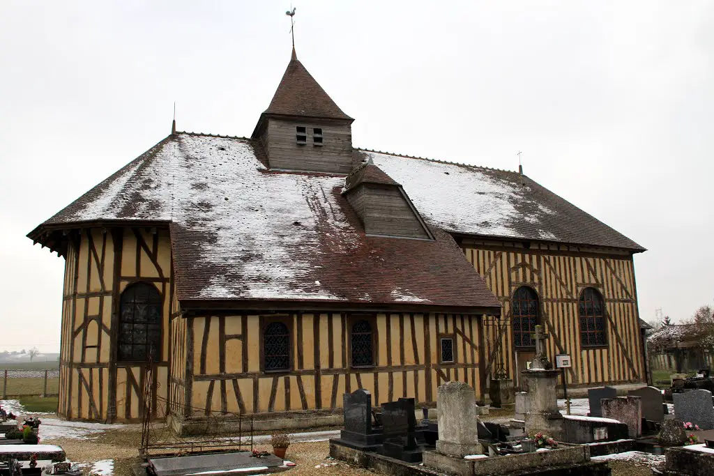 Eglise Saint-Léger à Saint-Léger-sous-Margerie (2013)