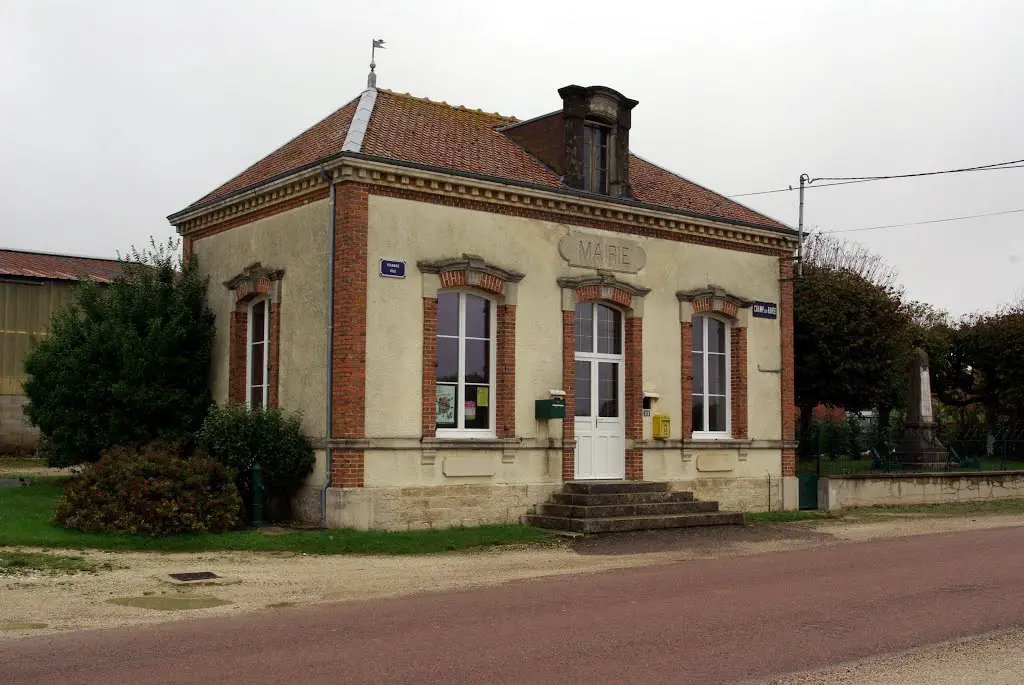 Champ-sur-Barse, la Mairie