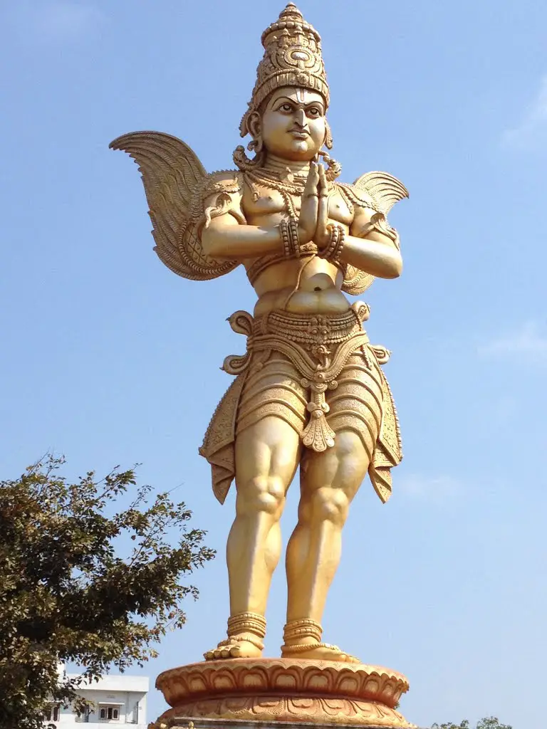 Garuda Statue at a Junction near Kunkullamma Temple | Mapio.net