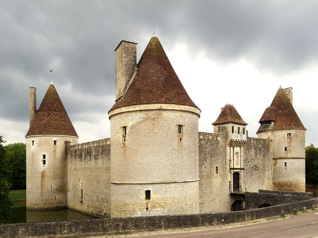 Château, érigé par Guillaume Dubois, du 15ème siècle; Posanges près de Vitteaux (2012)