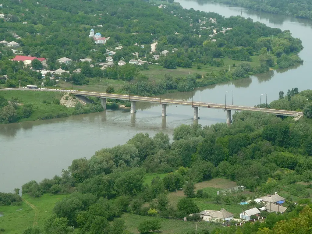 Вид на Молдавию, Днестр  с Бронницкого санатория (июнь,2013 г.)