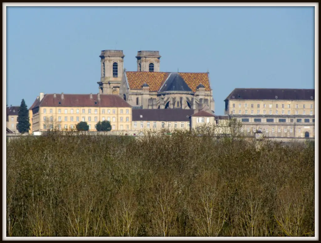 Zoom sur la cathédrale de Langres # Haute-Marne (52) .