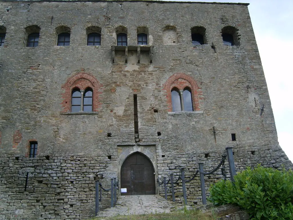 Prunetto, l'ingresso al Castello  la Battagliera