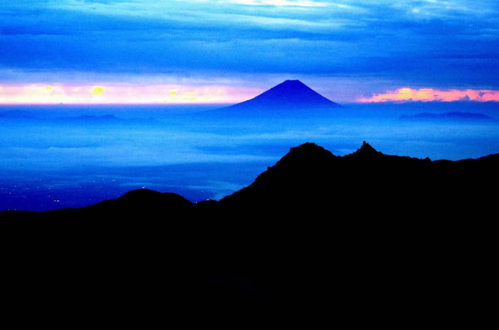 日本の心 世界の富士山 の夜明け 12年 富士山アーカイブから Mapio Net