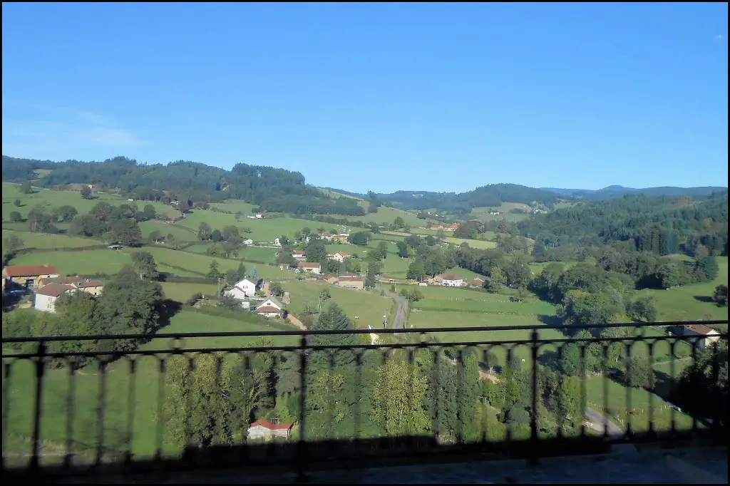 Département de Saône-et-Loire (région Bourgogne) - Paesaggio dal finestrino del treno sul percorso Lyone-Paray