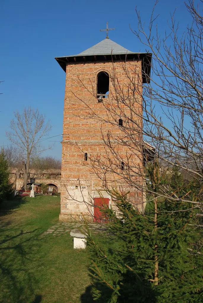 Manastirea Bradu ( Cetatea Doamnei Neaga), Valea Niscovului