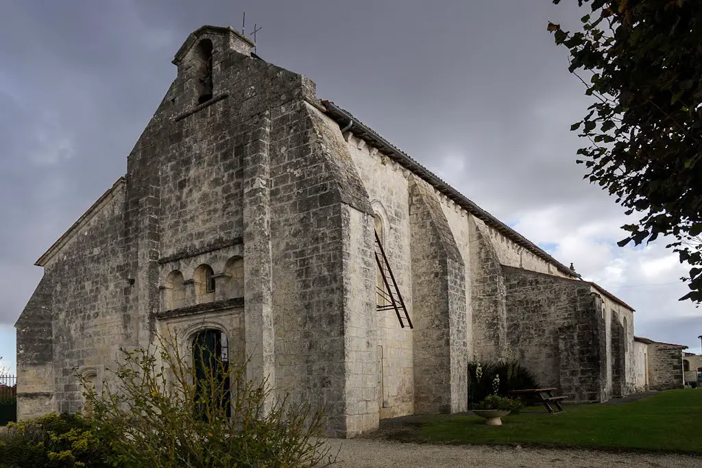 Église Saint Georges du XIIIème Siècle de SAINT GEORGES ANTIGNAC - 17240